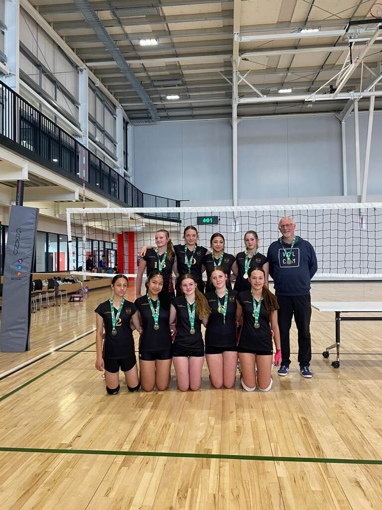 Girls Volleyball winning SI team 2024